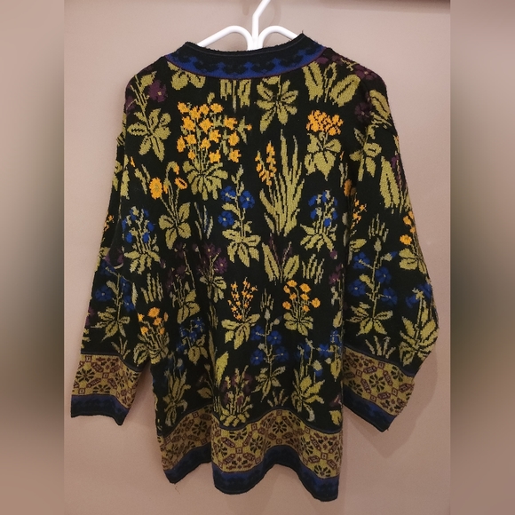 Vintage Nordic Style Floral Knit Sweater - Picture 12 of 16